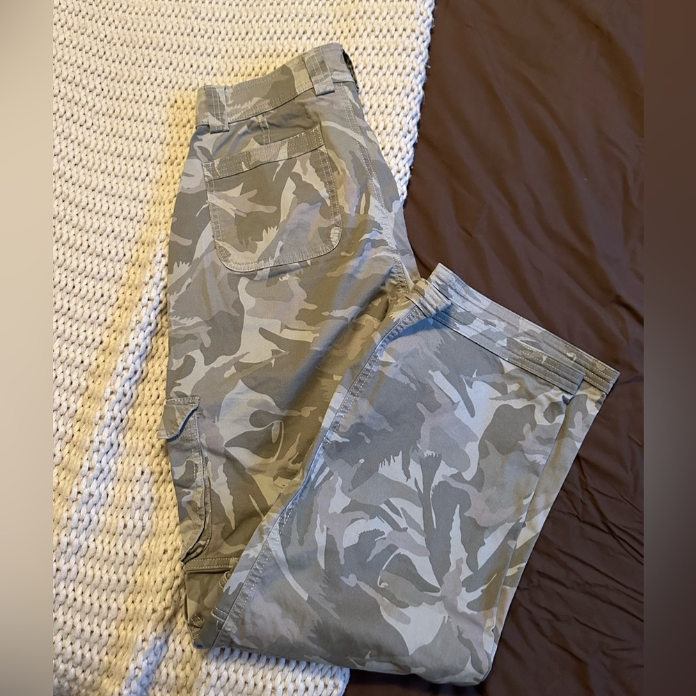 Abercrombie & Fitch Gray Camouflage Cargo Pants